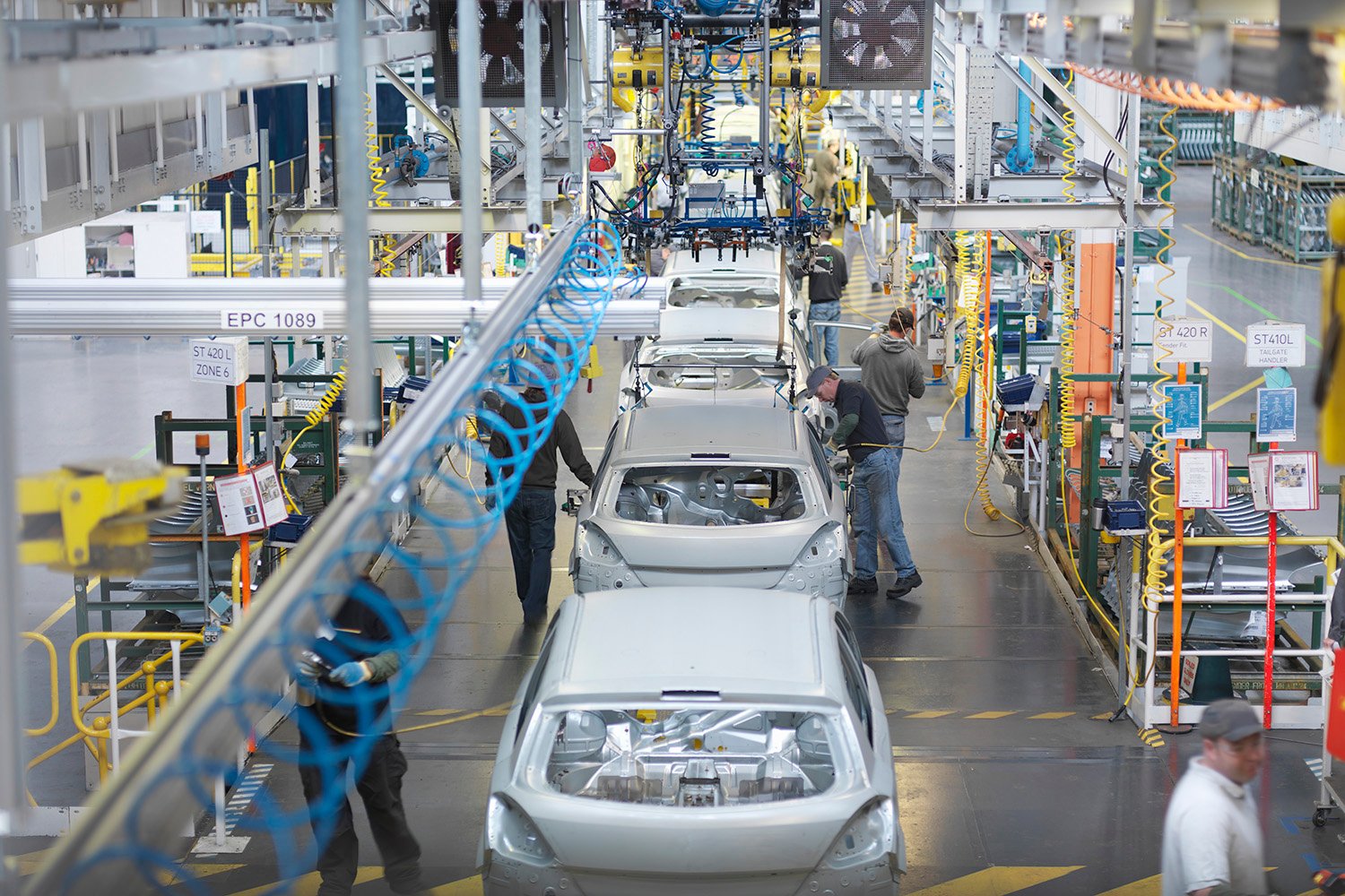 GettyImages-93912702-car-assembly-line.jpg
